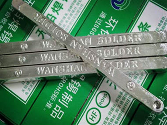 無鉛焊錫條是一種環(huán)保型焊接材料，它的主要特點是焊接過程中不產(chǎn)生含鉛的焊料，以減少對環(huán)境和人體的危害。以下是關(guān)于無鉛焊錫條的一些基本內(nèi)容介紹：